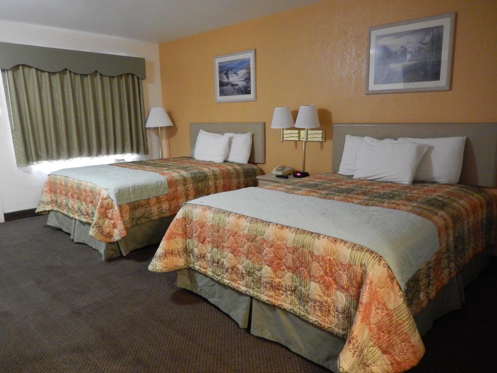 Executive Inn Pearsall Bagian luar foto