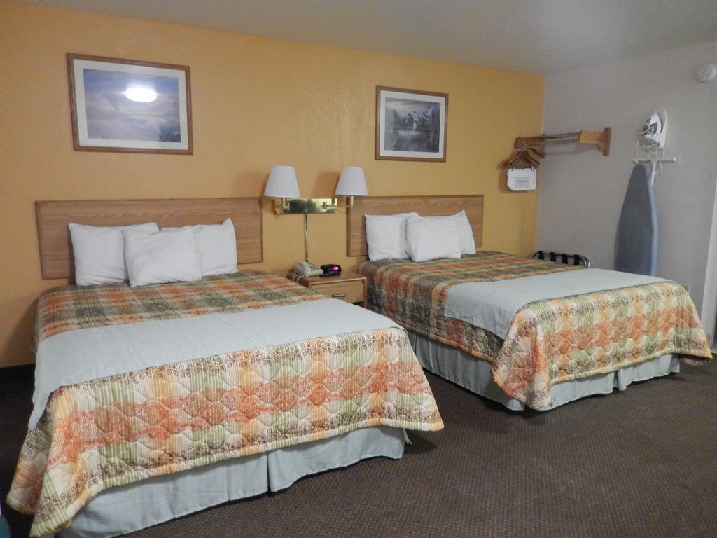 Executive Inn Pearsall Bagian luar foto