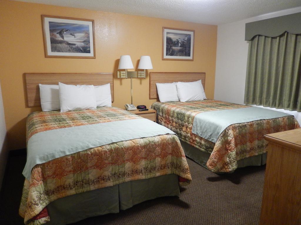 Executive Inn Pearsall Bagian luar foto