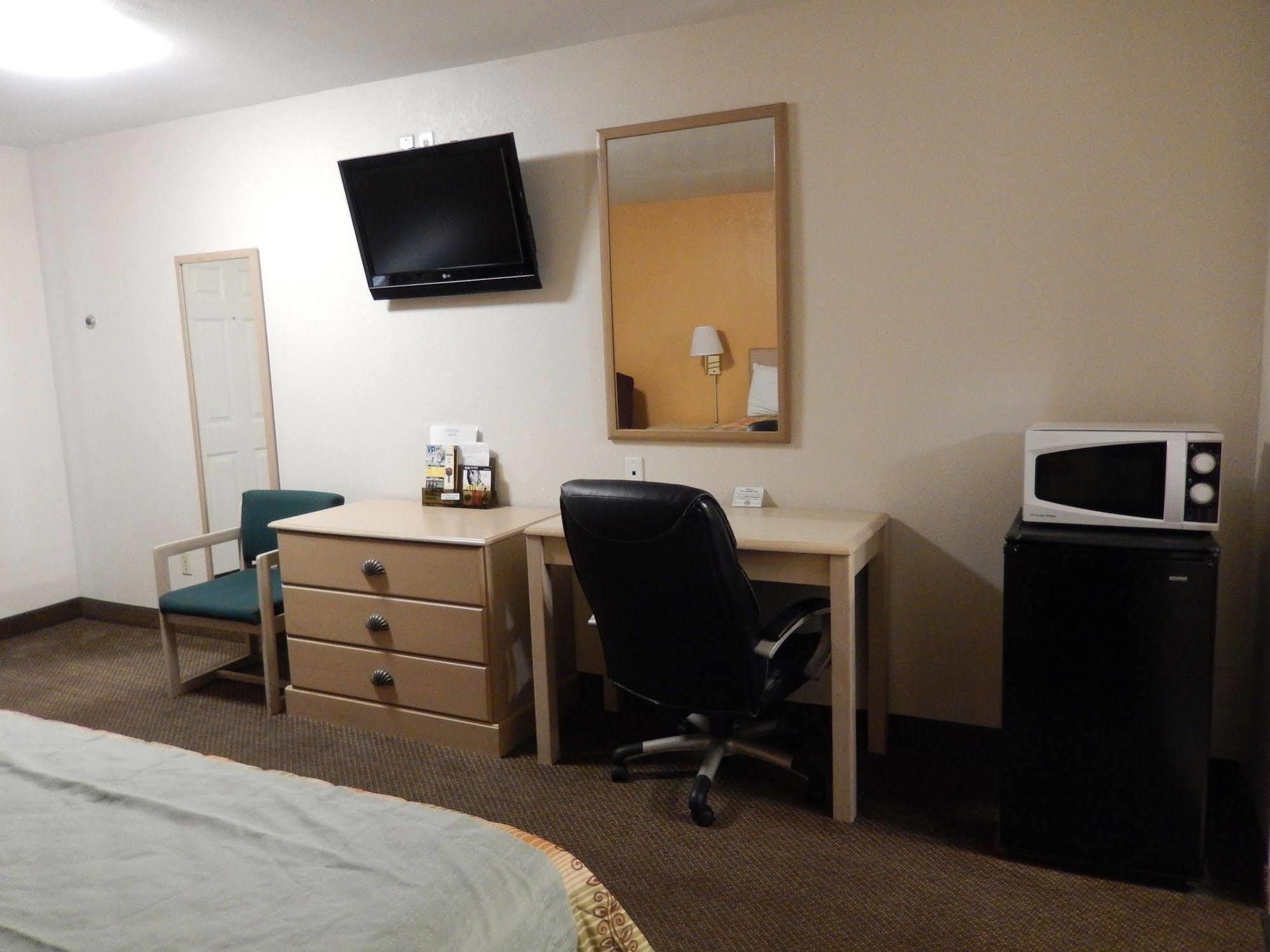 Executive Inn Pearsall Bagian luar foto