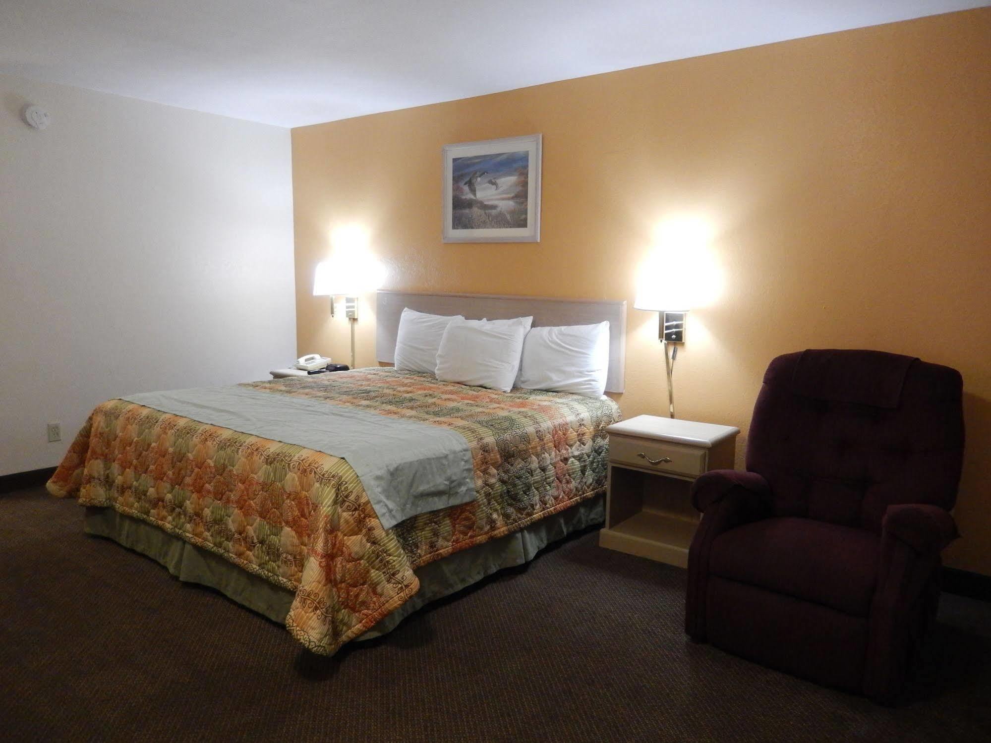 Executive Inn Pearsall Bagian luar foto