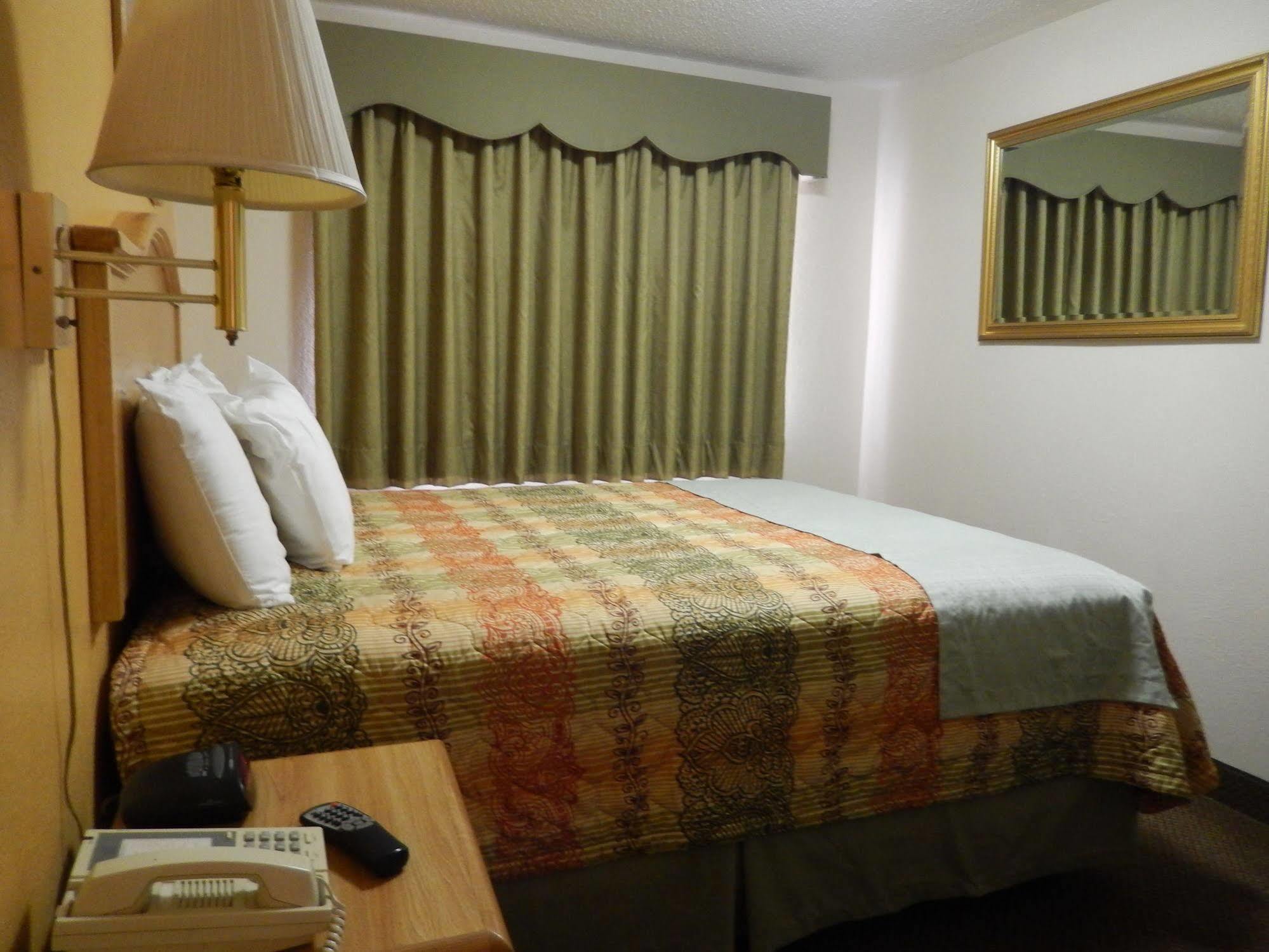 Executive Inn Pearsall Bagian luar foto
