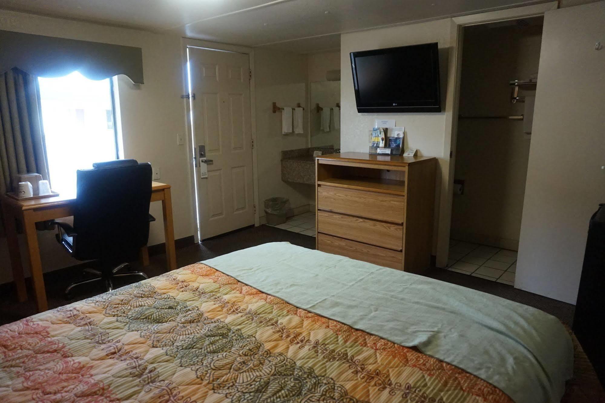 Executive Inn Pearsall Bagian luar foto