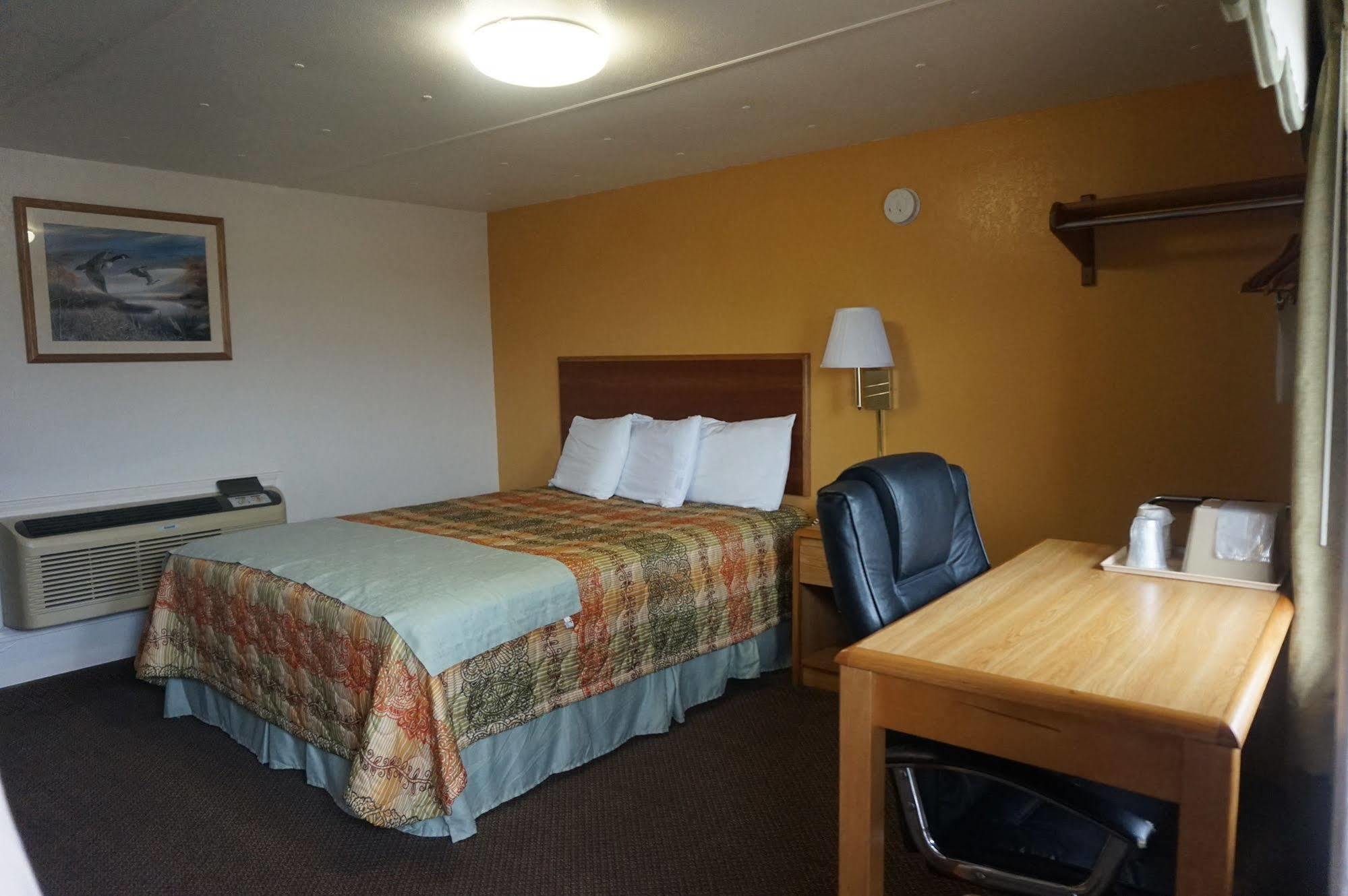 Executive Inn Pearsall Bagian luar foto