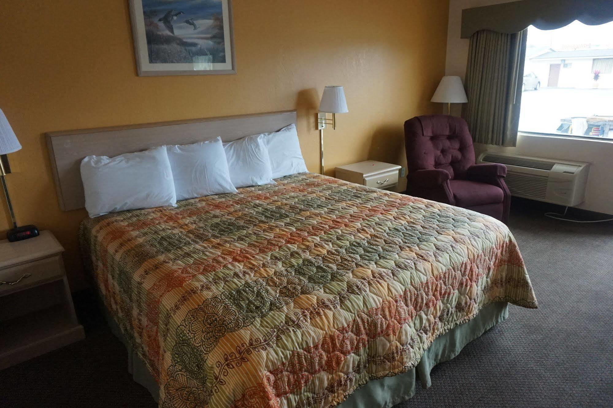 Executive Inn Pearsall Bagian luar foto