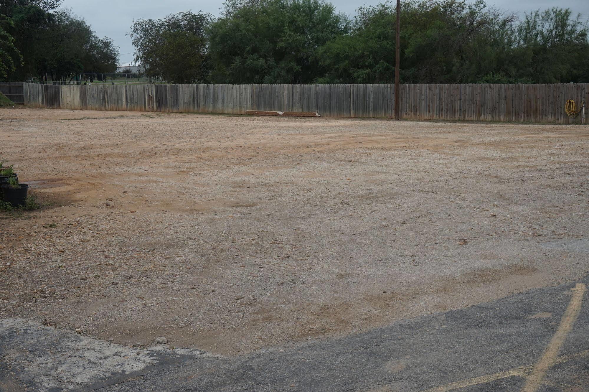 Executive Inn Pearsall Bagian luar foto